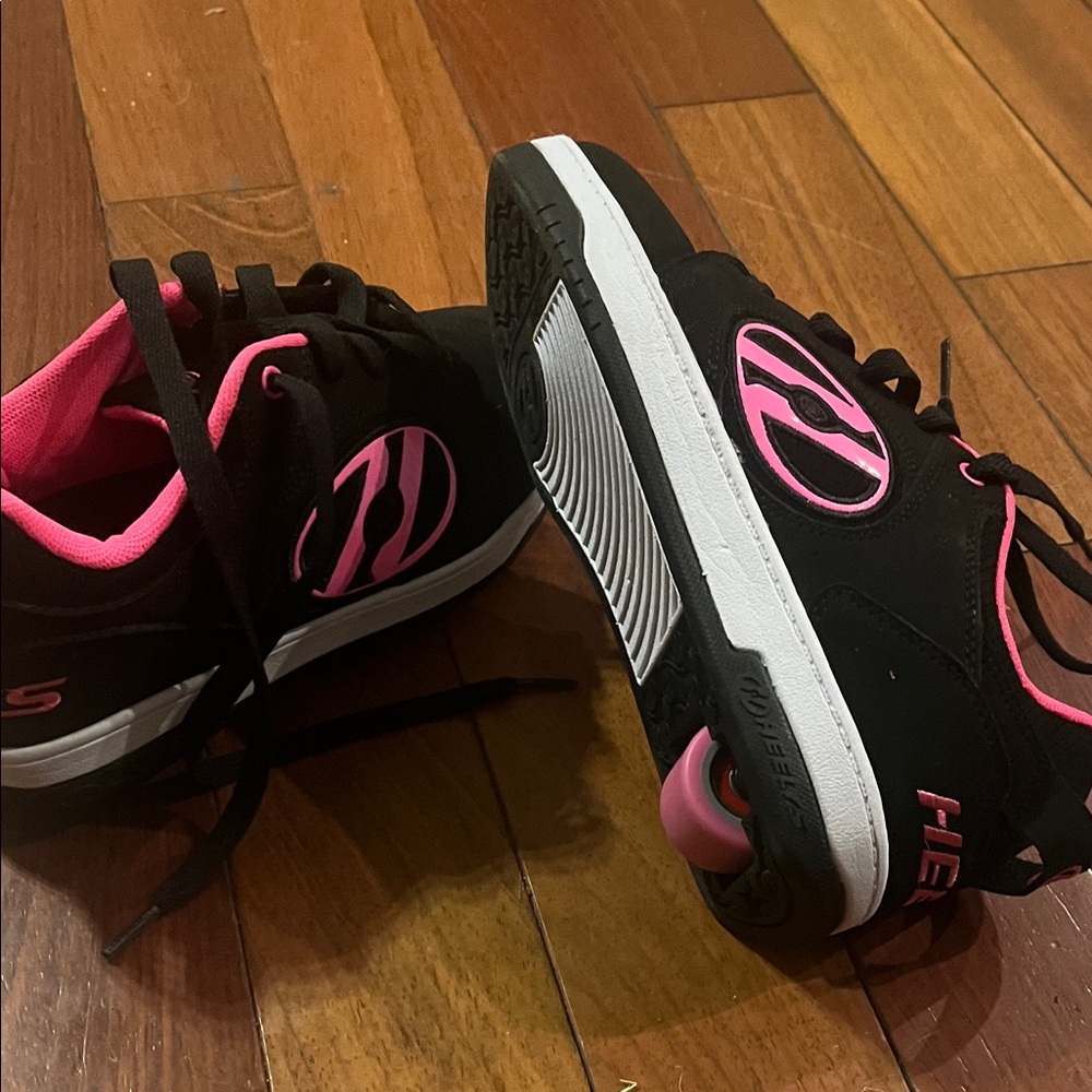Heelys Women's Black and Pink Roller Sneakers